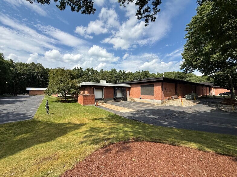 More Photos Of 50 Tower Ln, Avon Light Manufacturing For Lease