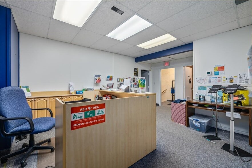 More Photos Of 10307 100th Ave, Fort Saskatchewan Storefront Retail Residential For Lease