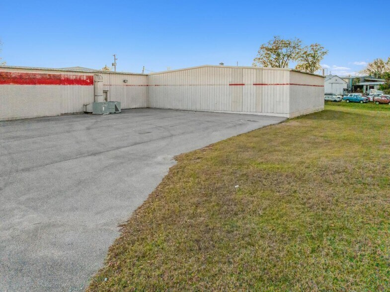 More Photos Of 1021 Rogers St, Laurel Freestanding For Sale