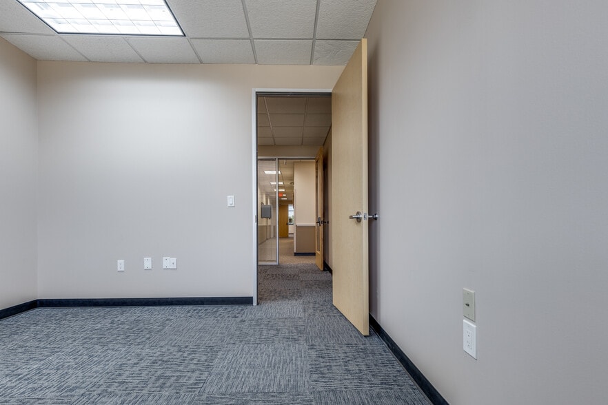 More Photos Of 14521 Old Katy Rd, Houston Unknown For Lease