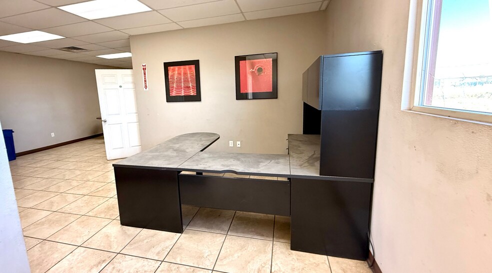 More Photos Of 12920 TX-191 Frontage, Midland Flex For Lease