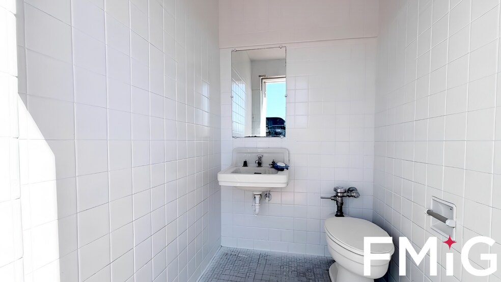 More Photos Of 101 E Cumming Ave, Opp Mixed Retail For Sale