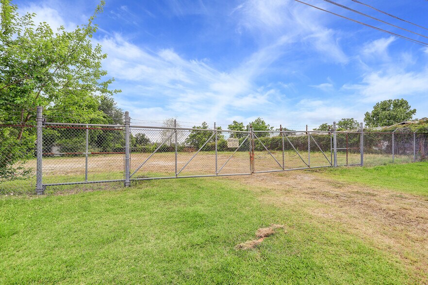 More Photos Of 16534 Market St, Channelview Land For Lease