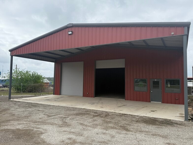 More Photos Of 4235 FM 78, McQueeney Flex For Lease
