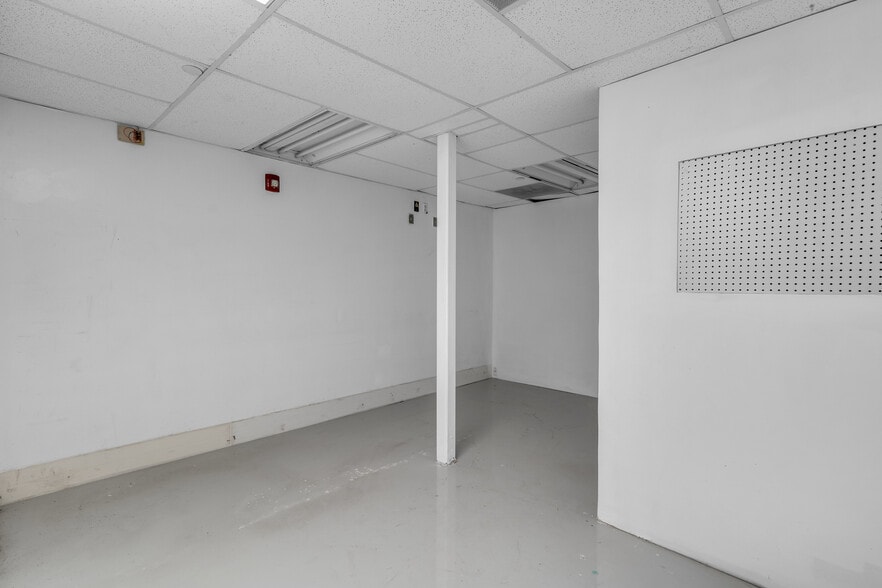 More Photos Of 721 Collins Ave, Miami Beach Storefront For Sale