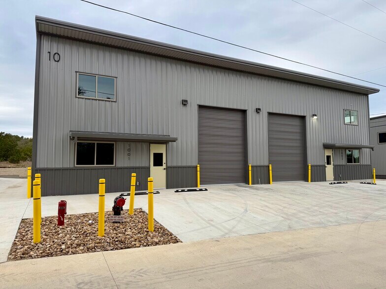 Primary Photo Of 10020 Darden Hill Rd, Austin Light Distribution For Sale