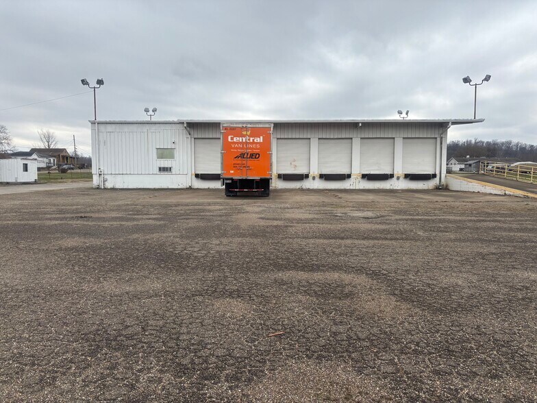 More Photos Of 123 Lee St, Belpre Distribution For Sale