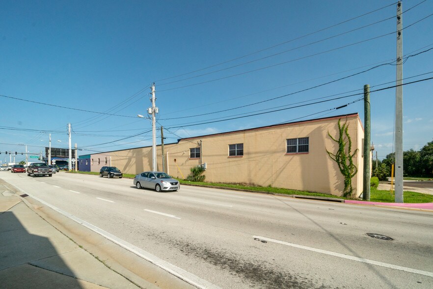 More Photos Of 117-137 Hughlett Ave, Cocoa General Retail For Sale