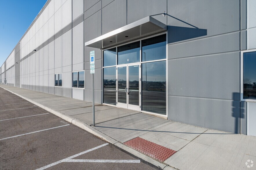 More Photos Of 18300 Snow Rd, Brook Park Warehouse For Lease