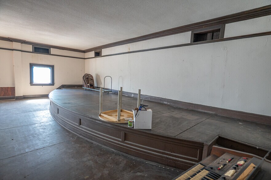 More Photos Of 401 E Broadway St, Muskogee Lodge Meeting Hall For Sale