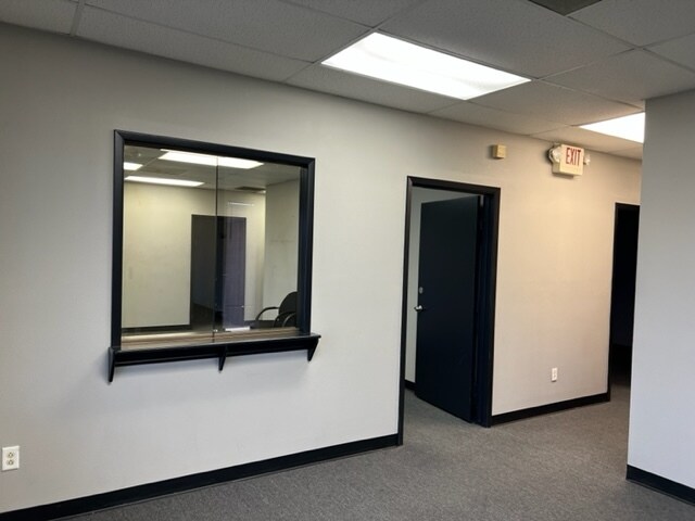 More Photos Of 11055 Neeshaw Dr, Houston Warehouse For Lease