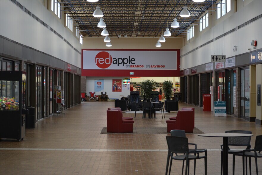 More Photos Of 5230 45 St, Lacombe General Retail For Lease
