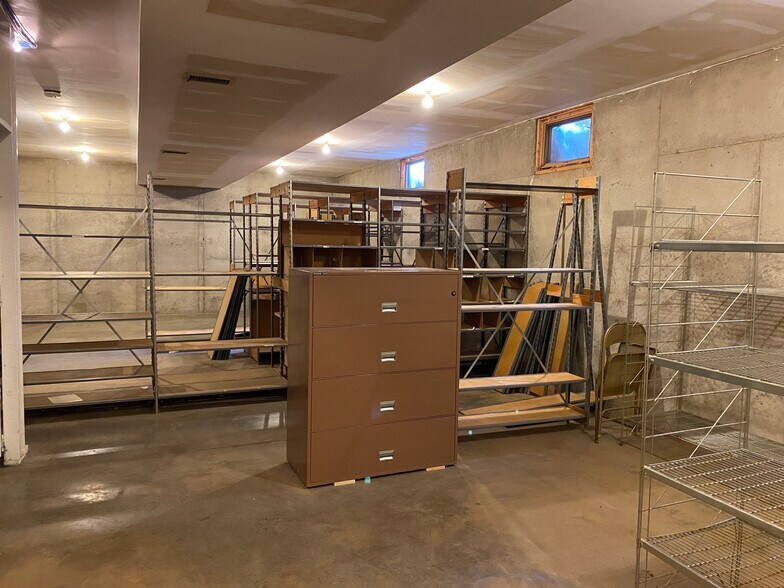 More Photos Of 2705 Happy Joe Dr, Bettendorf Office For Sale