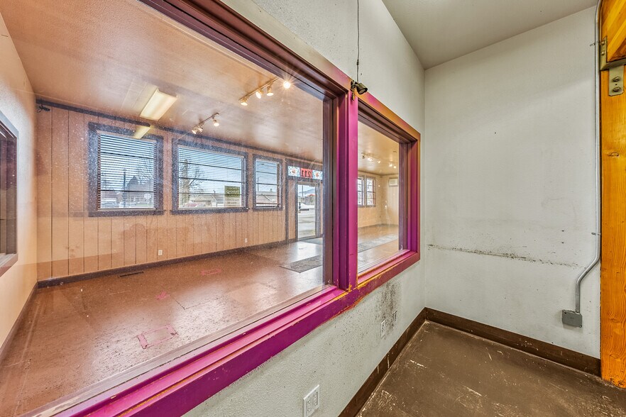 More Photos Of 211 Front St, Central Point General Retail For Sale