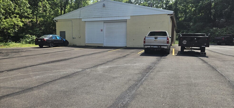 More Photos Of 400 Railroad St, Pittsburgh Warehouse For Lease