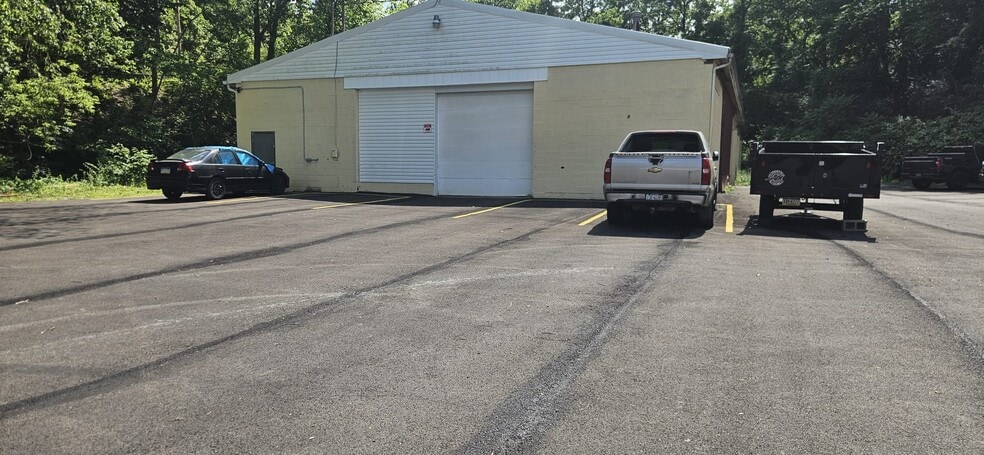 More Photos Of 400 Railroad St, Pittsburgh Warehouse For Lease