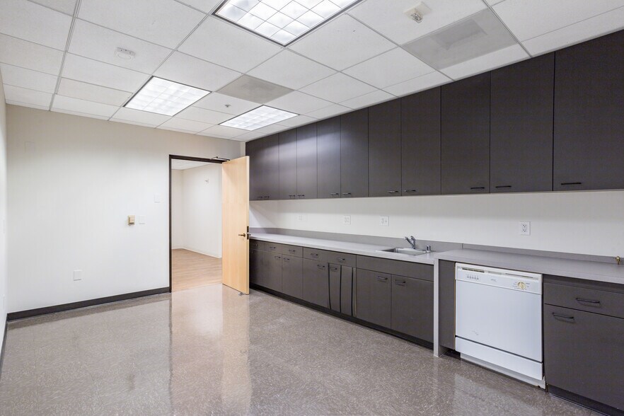 More Photos Of 11620 Wilshire Blvd, Los Angeles Office For Lease