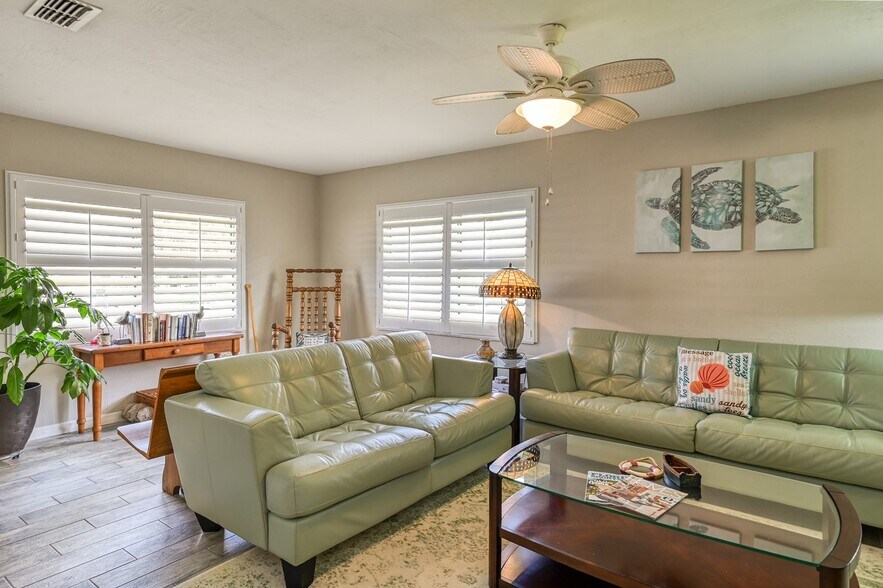 More Photos Of 105 Central Ave, Crescent City Office For Sale