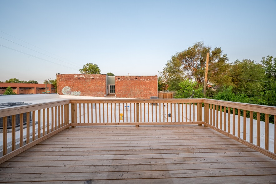 More Photos Of 2305 E Michigan St, Indianapolis Flex For Sale