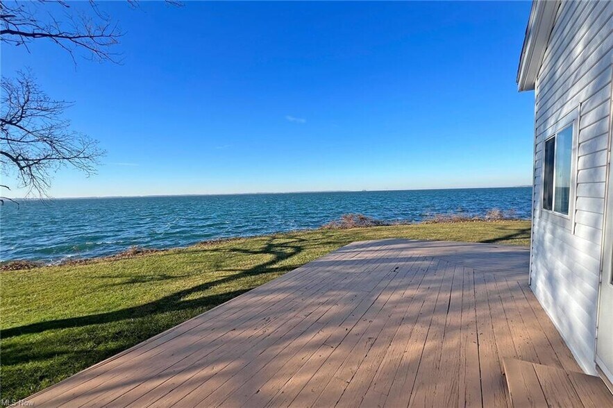 More Photos Of 504 W Lakeshore Dr, Kelleys Island Restaurant For Sale