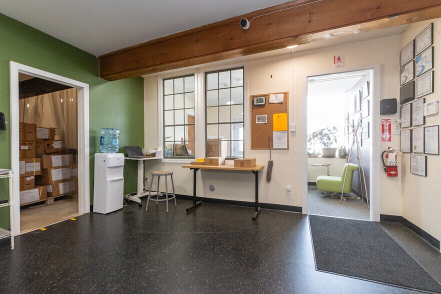 More Photos Of 10-12 Park St, Winchester Flex For Lease