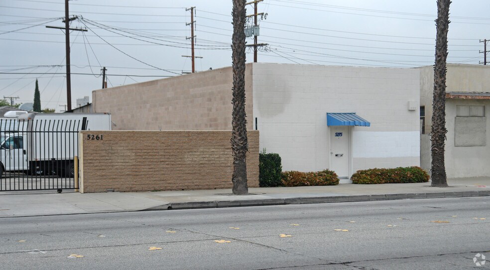 More Photos Of 5273-5275 E Washington Blvd, Commerce Warehouse For Lease