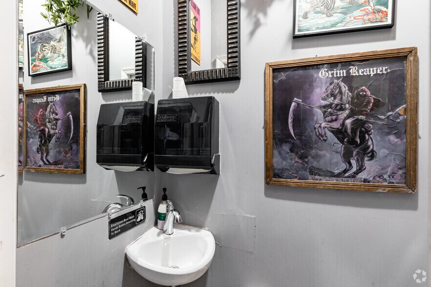 More Photos Of 2337 18th St NW, Washington Storefront Retail Residential For Lease