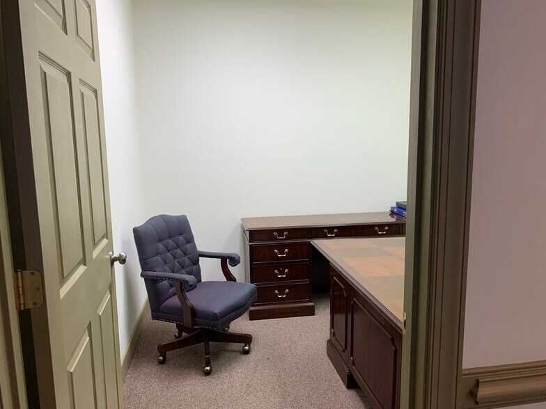 More Photos Of 475 McLaws Cir, Williamsburg Medical For Lease