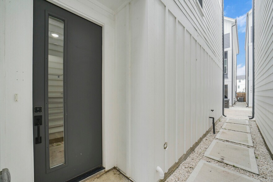 More Photos Of 316 Thornton Rd, Houston Apartments For Sale