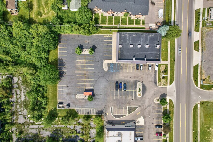 More Photos Of 3802 E Court St, Flint Unknown For Lease