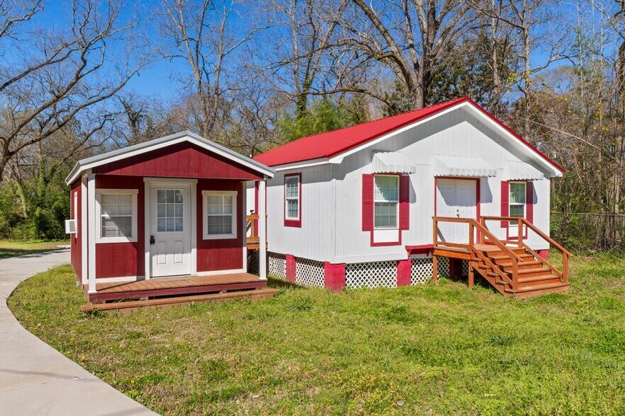 More Photos Of 450 S Oak St, Jackson Storefront Retail Office For Sale