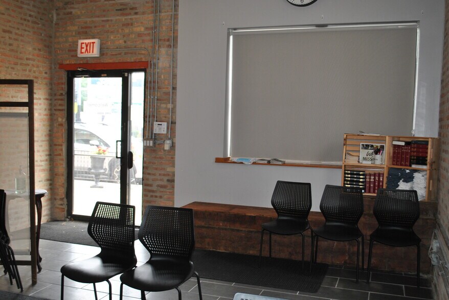More Photos Of 1434 W Montrose Ave, Chicago Storefront For Sale