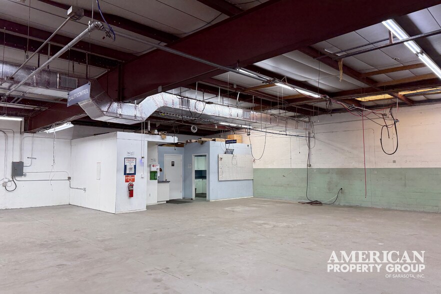More Photos Of 6055 Porter Way, Sarasota Warehouse For Lease