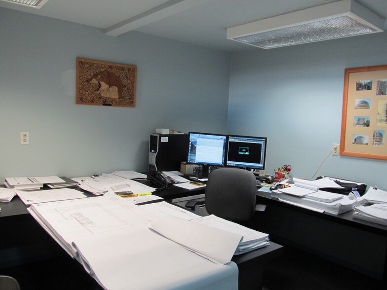 More Photos Of 12150 Charles Dr, Grass Valley Warehouse For Sale