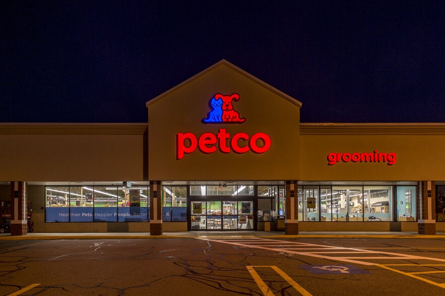 More Photos Of 125 Church St, Pembroke Unknown For Lease