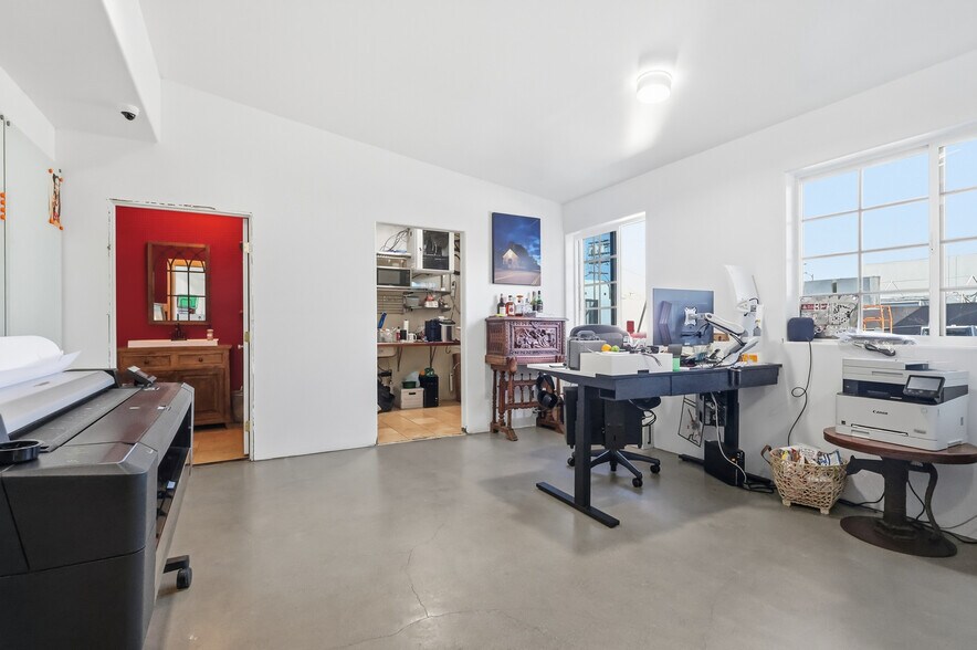 More Photos Of 1040 251st St, Harbor City Industrial For Sale