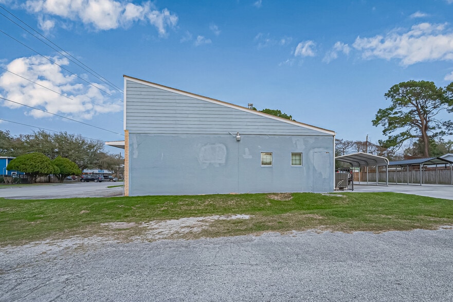 More Photos Of 2329 Cedar Dr, La Marque Freestanding For Sale