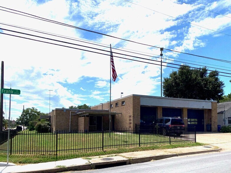 More Photos Of 4114 Frank St, Dallas Light Distribution For Sale
