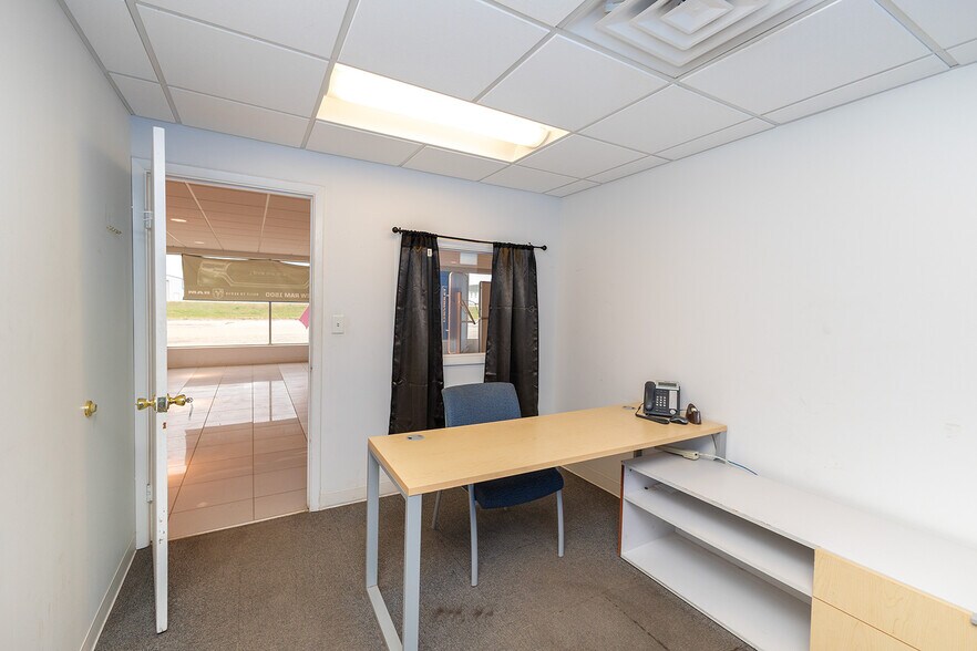 More Photos Of 890 N State Road 14, Harper Auto Dealership For Sale