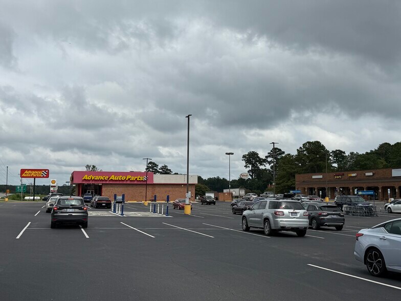 More Photos Of 114 US Highway 13 Byp, Windsor General Retail For Lease