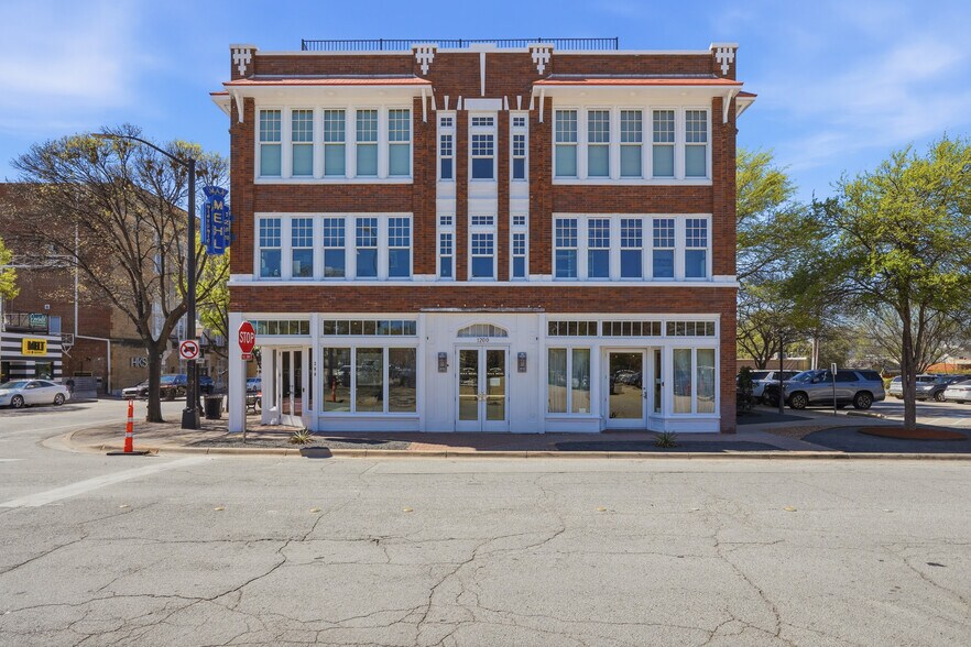 More Photos Of 1200 W Magnolia Ave, Fort Worth Office For Lease