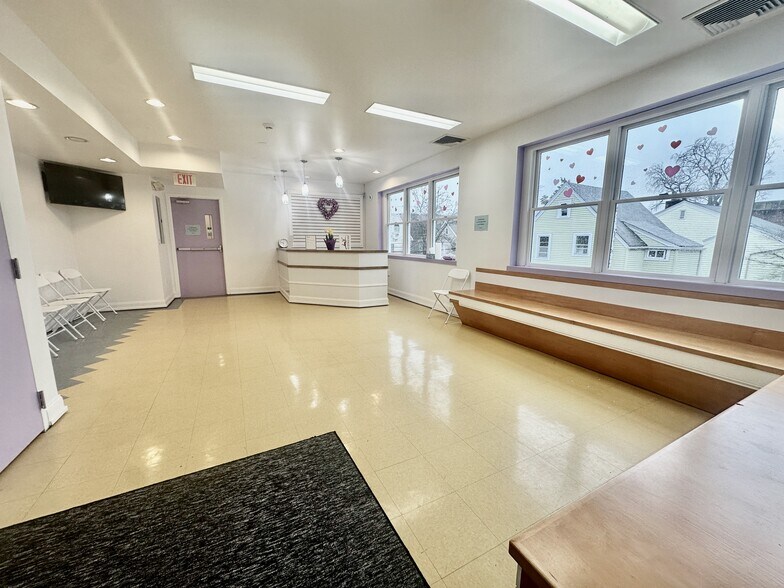 More Photos Of 36 Sherwood Pl, Greenwich Office For Lease