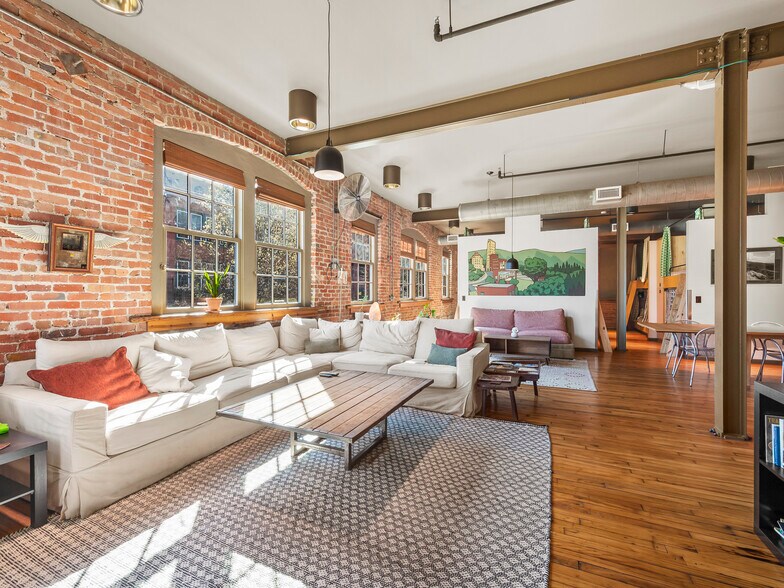 More Photos Of 39 N Lexington Ave, Asheville Storefront Retail Office For Sale