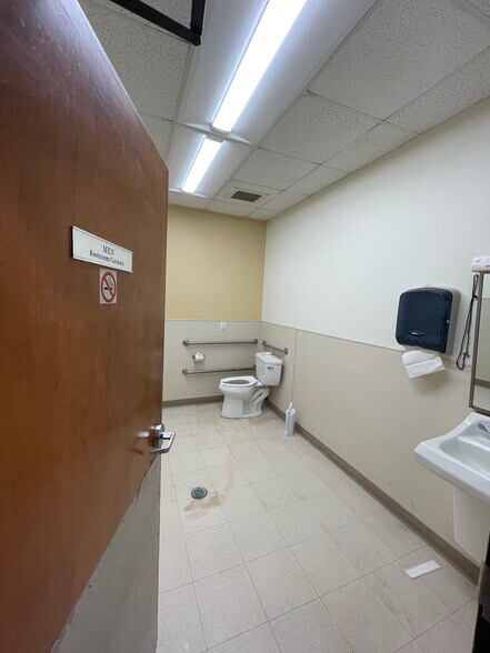More Photos Of 2812 Williams St, Savannah Medical For Lease