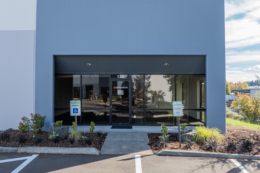 More Photos Of 7500 SW Tech Center Dr, Tigard Warehouse For Lease