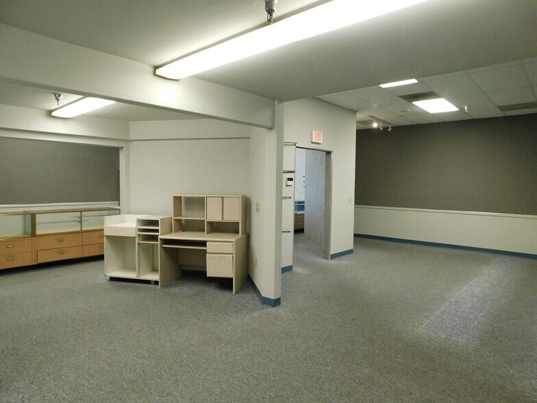 More Photos Of 4125 Market St, Ventura Light Manufacturing For Sale