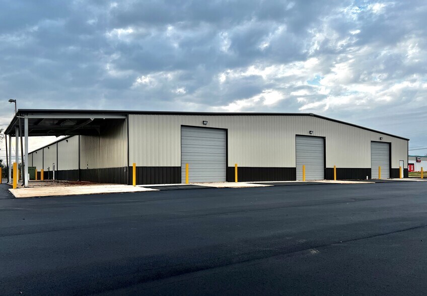 Primary Photo Of 1570 Parker Ln, Enterprise Warehouse For Lease