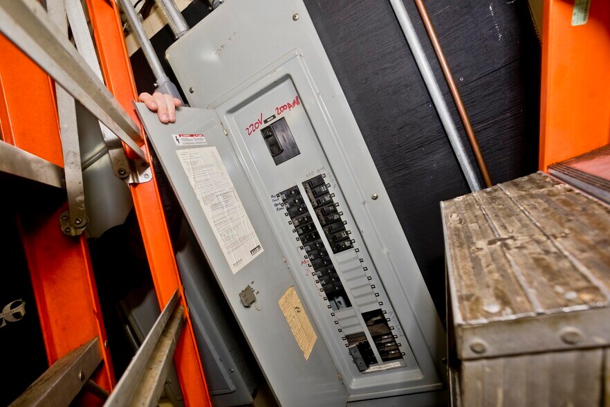 More Photos Of 16 Arthur St, Easthampton Warehouse For Sale