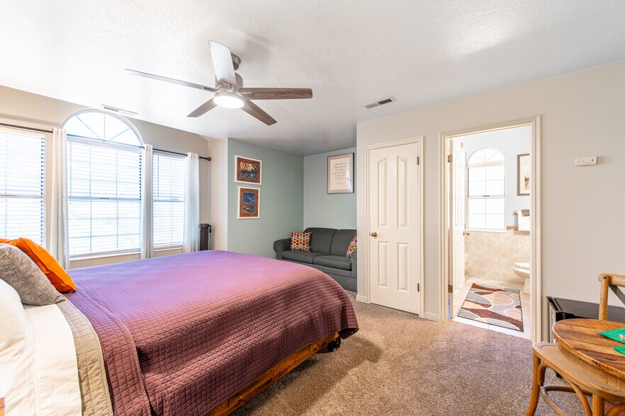 More Photos Of 29 Canyon View Dr, Springdale Hospitality For Sale