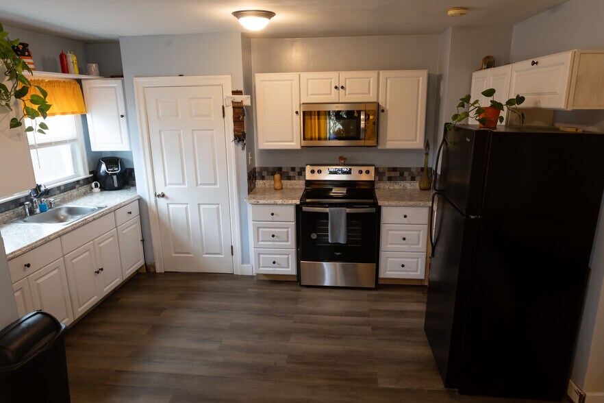 More Photos Of 2800 NY-49, West Monroe Auto Repair For Lease